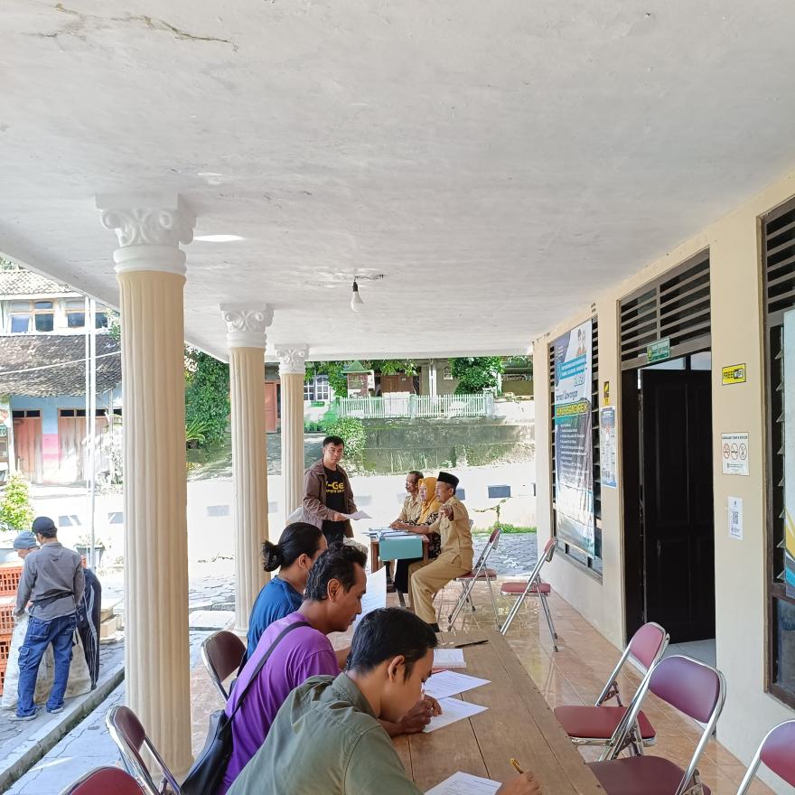 Bantuan Ayam Petelur bagi Keluarga Balita Stunting
